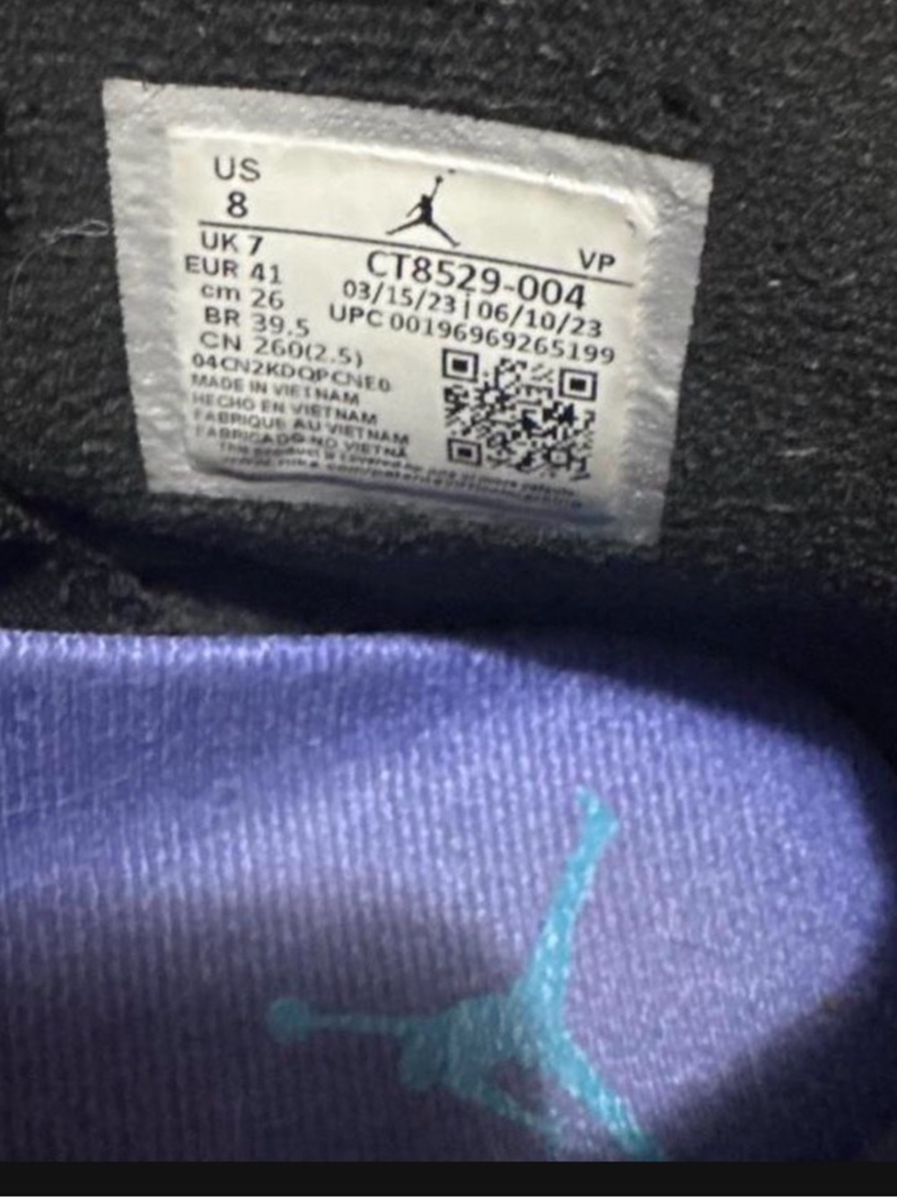 Men’s size 8 Jordan 6 aqua